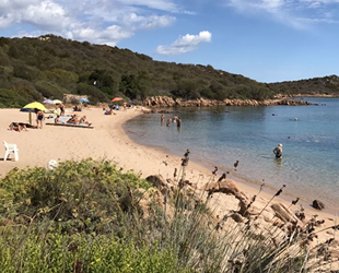 Sardinya Adası'ndan kum çalan Fransız çift, 6 yıl hapis cezasına çarptırılabilir