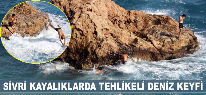 Sivri kayalıklarda tehlikeye aldırış etmeden deniz keyfi yaptılar