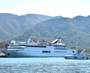 ‘Orient Queen’ isimli yolcu gemisi, Marmaris’e geldi