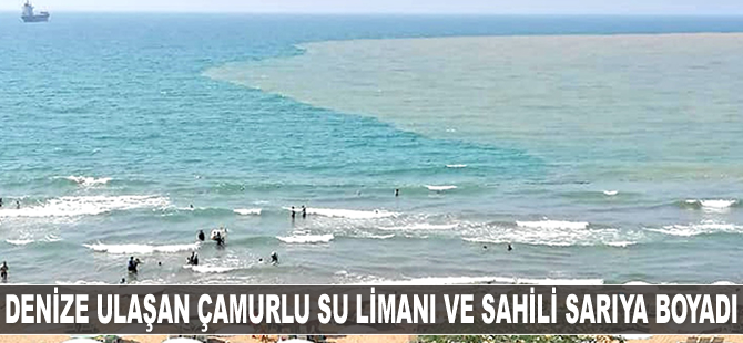 Denize ulaşan çamurlu su limanı ve sahili sarıya boyadı
