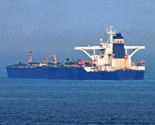 ‘Adrian Darya 1’ isimli İran petrol tankeri, rotasını Süveyş Kanalı’na çevirdi