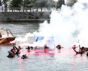 Engelliler, Zafer Bayramı’nı su altında kutladı