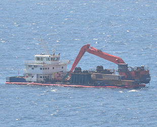 Bozcaada’da karaya oturan 'Kanuni D.S.' isimli gemi kurtarıldı