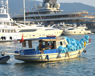 Hırsızlar, Muğla’da koylardan toplanan çöpleri çaldılar