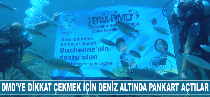 Dalgıçlar, DMD’ye dikkat çekmek için deniz altında pankart açtılar