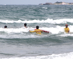 Sezon boyunca 950 kişiyi boğulmaktan kurtardılar