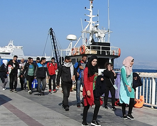 Çeşme'de 266 düzensiz göçmen ve 2 organizatör yakalandı