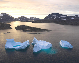 Grönland'da buzul koptu: 1 ölü, 2 kayıp...