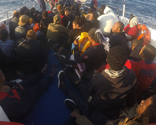 İzmir'de 55 düzensiz göçmen yakalandı