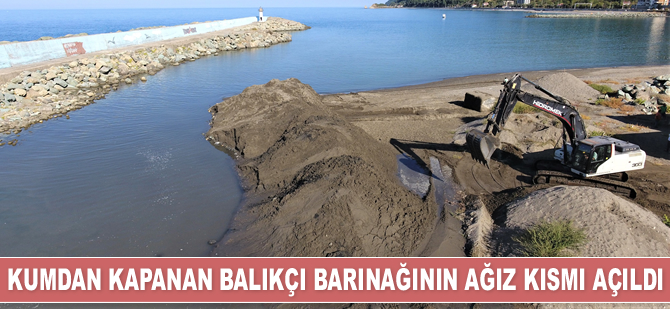 Abana'da kumdan kapanan balıkçı barınağının ağız kısmı açıldı