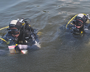 Kurbağa adamlar suçlulara göz açtırmıyor