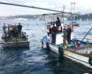 İstanbul Boğazı'nda kaçak midye avcılarına operasyon düzenlendi