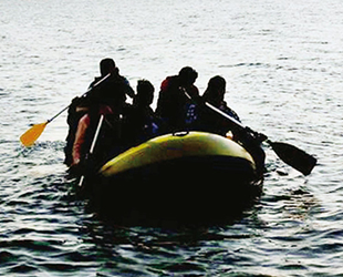 Ege Denizi’nde içerisinde Türkler'in de bulunduğu bot battı