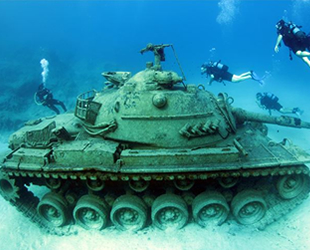 Akdeniz'in derinliklerindeki tank ilgi görüyor
