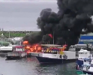 Limanda demirli olan sürat teknesinde yangın çıktı
