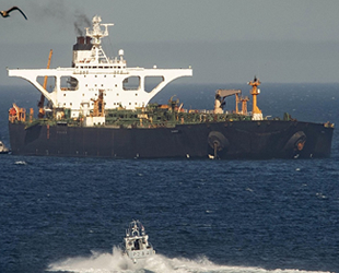 ‘Adrian Darya 1’ isimli İran tankeri, Suriye sahillerinde petrol transferi yapıyor