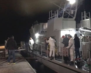 İtalya açıklarında göçmen teknesi alabora oldu