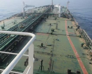 Kızıldeniz’de saldırıya uğrayan İran tankeri, Basra Körfezi'ne hareket etti