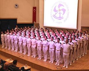 DEÜ Denizcilik Fakültesi’nde Yemin ve Bröve Takma Töreni gerçekleştirildi