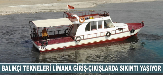 Balıkçı tekneleri, kum yüzünden limana giriş-çıkışlarda sıkıntı yaşıyor