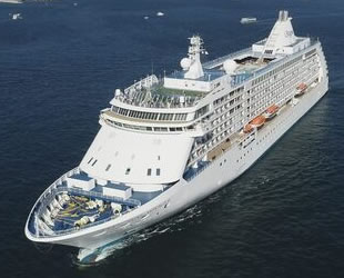 ‘Seven Seas Voyager’ yolcu gemisi Sarayburnu’na demir attı