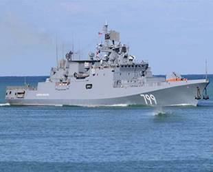 ‘Amiral Makarov’ isimli Rus savaş gemisi, Akdeniz’de gövde gösterisi yaptı