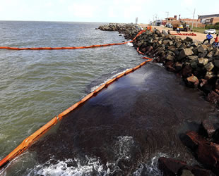 Brezilya'da petrol sızıntısı nedeniyle acil durum ilan edildi