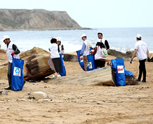 Kilyos sahilinde 300 kilo çöp toplandı