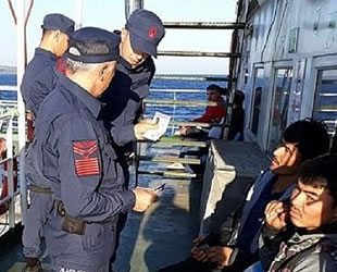 Sahil Güvenlik ekipleri, feribotlarda kimlik kontrolü yaptı