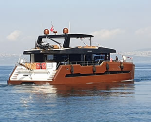 Ayden Marine dizaynı katamaran motoryat suya indirildi