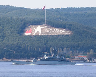 'Azov' isimli Rus savaş gemisi, Çanakkale Boğazı'ndan geçti