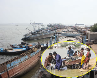 Pakistan'daki Kyarr Kasırgası hayatı felç etti