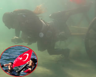 Derya Can, şehit kadınlar için deniz altında 100 kiloluk kağnıyı taşıdı