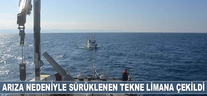 Arıza nedeniyle sürüklenen tekne limana çekildi