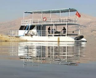 Ilısu Barajı Gölü’nde ilk tekne suya indirildi