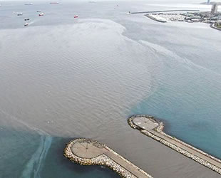 İstanbul'daki yağış sonrası Marmara Denizi’ne çamur aktı