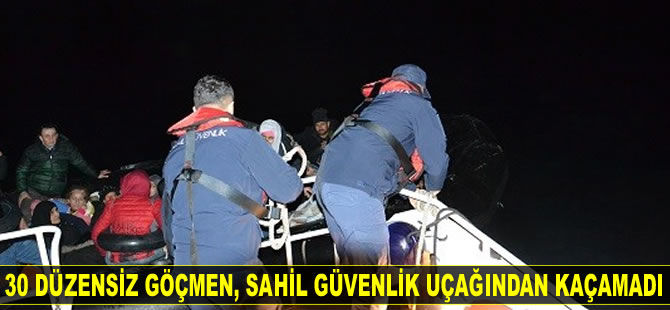 30 göçmen, Sahil Güvenlik uçağından kaçamadı