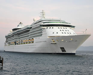 Royal Caribbean Cruisses, 3 yıl sonra Kuşadası'na geldi