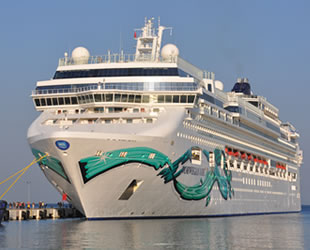 ‘Norwegian Jade’ isimli yolcu gemisi Kuşadası’na geldi