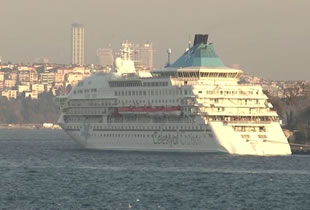 'Celestyal Crystal' yolcu gemisi, Sarayburnu Limanı'na yanaştı