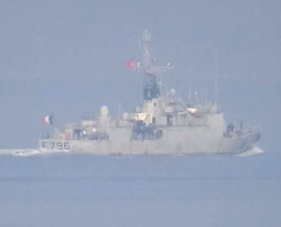'Commandant Birot' savaş gemisi, Çanakkale Boğazı’ndan geçti