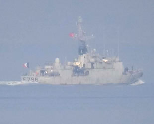 'Commandant Birot' savaş gemisi, Çanakkale Boğazı’ndan geçti