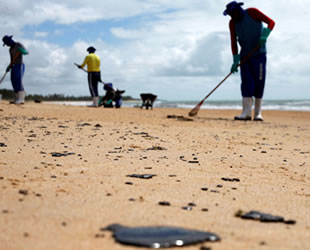 Brezilya kıyılarında petrol sızıntısı alarmı verildi