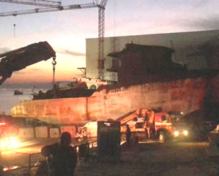 Yalova'da tersanede tamir gören gemide yangın çıktı