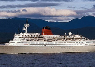 5 bin tonluk gemiyi yüzerek çekiyor