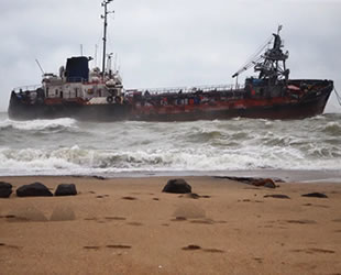 'Delfi' isimli tanker, Odessa'da karaya oturdu