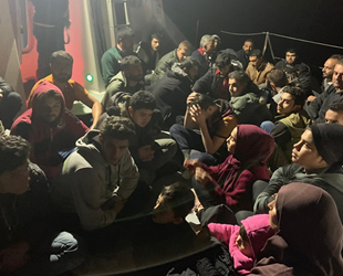 Mersin'de bir teknede 52 düzensiz göçmen yakalandı