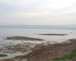 Kuraklık nedeniyle İznik Gölü’nde adacıklar oluştu