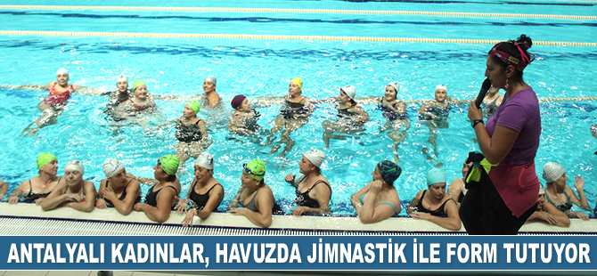 Antalyalı kadınlar, havuzda jimnastik ile form tutuyor