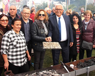 Zonguldak'ta Hamsi Festivali'nde 10 ton balık dağıtıldı